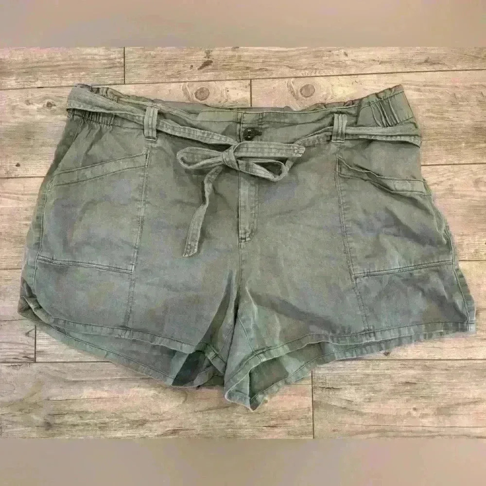 Old Navy green shorts size 2X